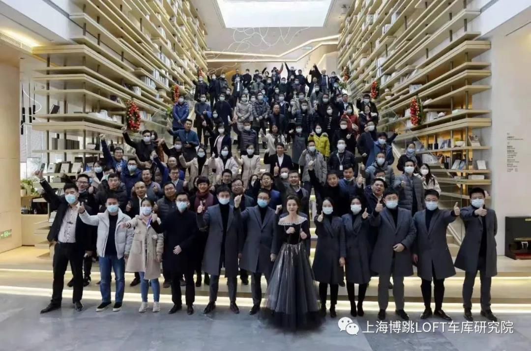 湘西全国一百多人在华侨城汉口道6号参观研讨LOFT专利车库技术！